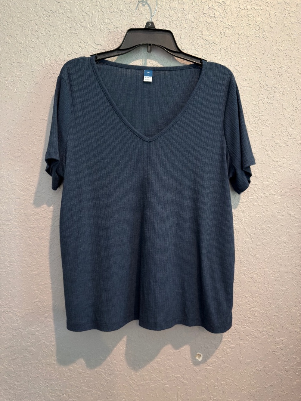 Old Navy Ribbed V Neck Tee - Size L